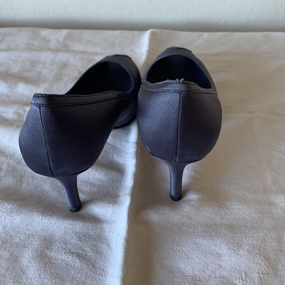 Isaac, Made in Italy, Blue Satin Peep Toe Pumps - EUC - size 9M - Picture 5 of 7